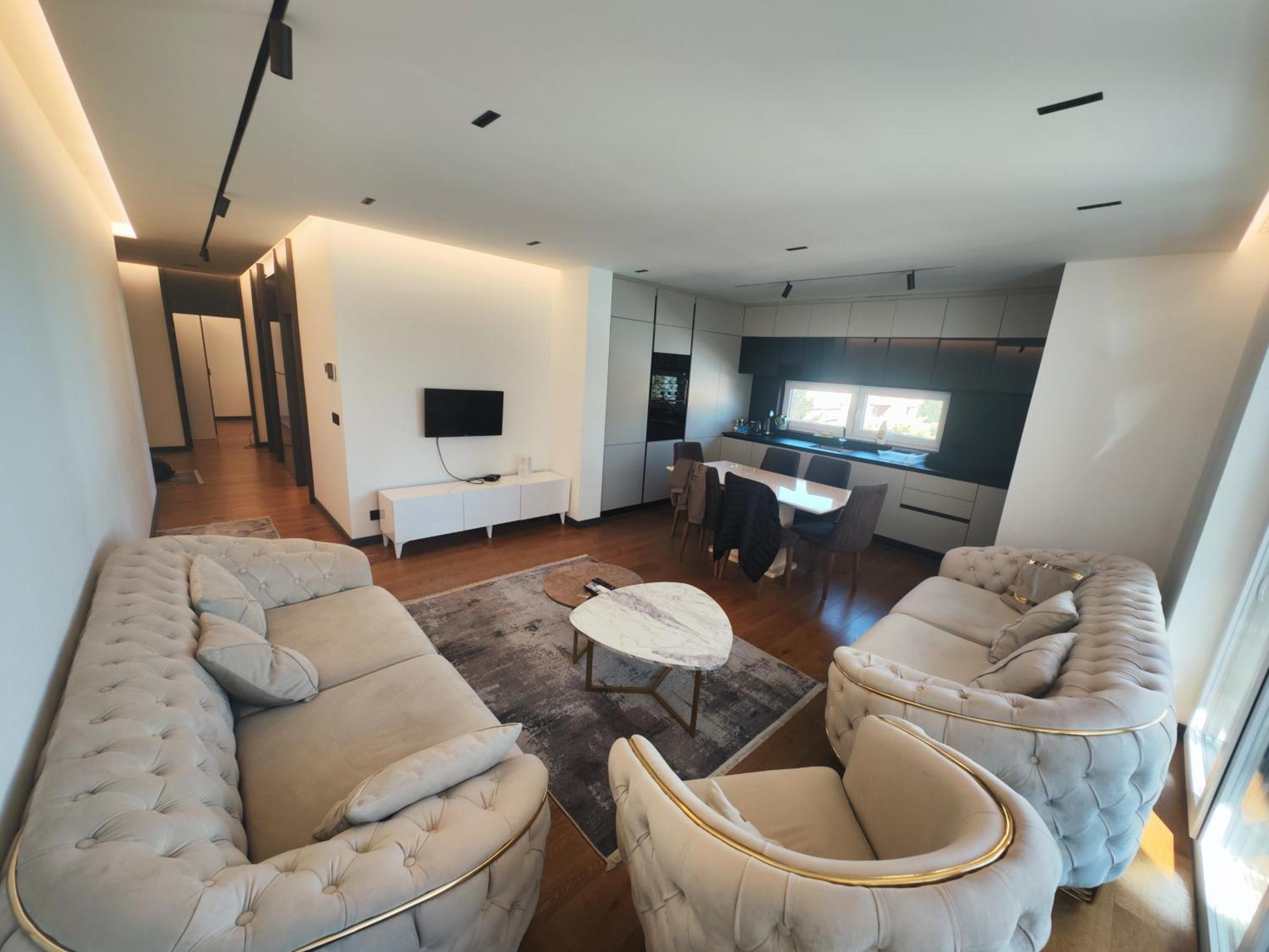 Skyline Exclusive Apartment Peje Luaran gambar