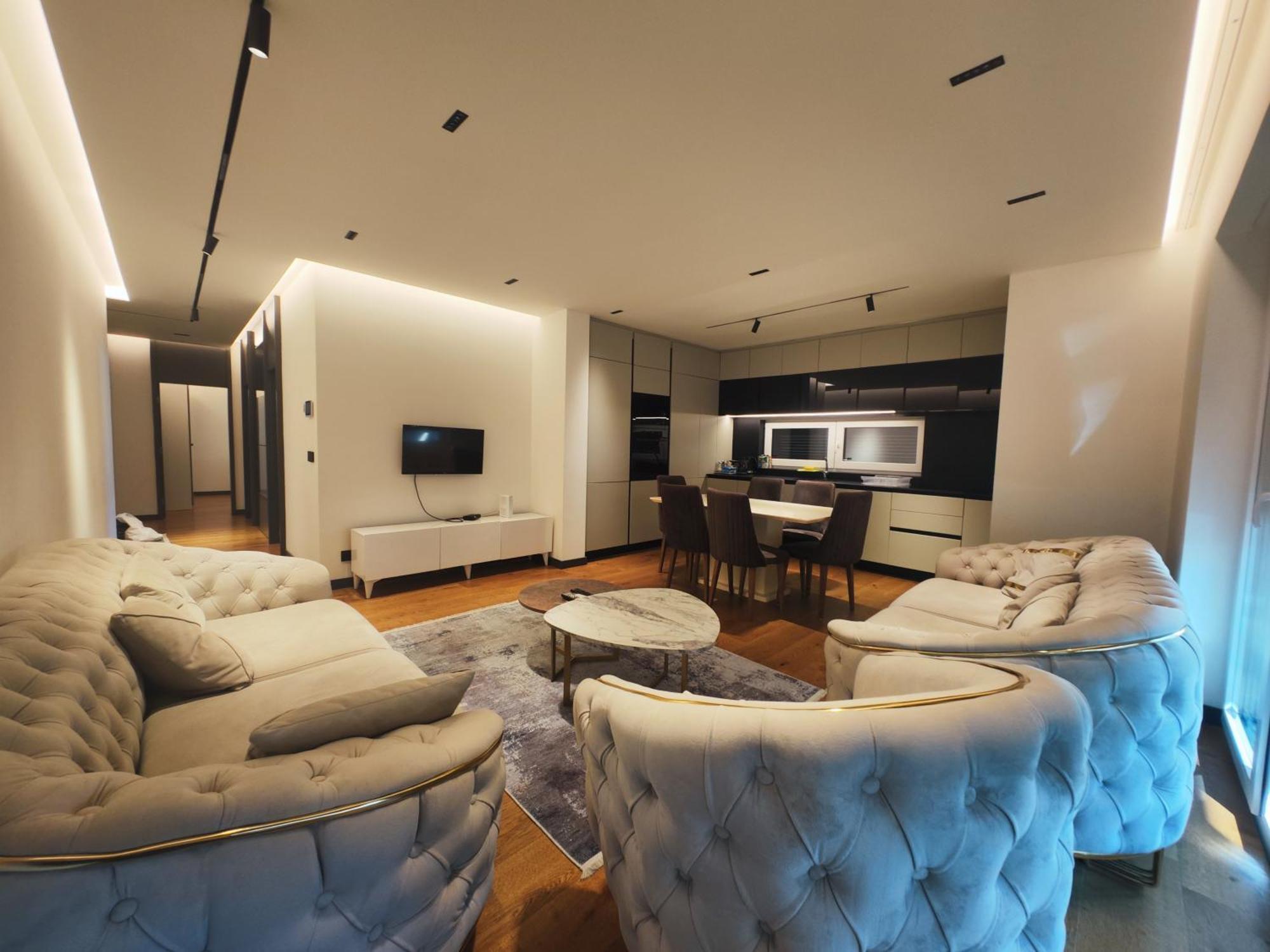 Skyline Exclusive Apartment Peje Luaran gambar